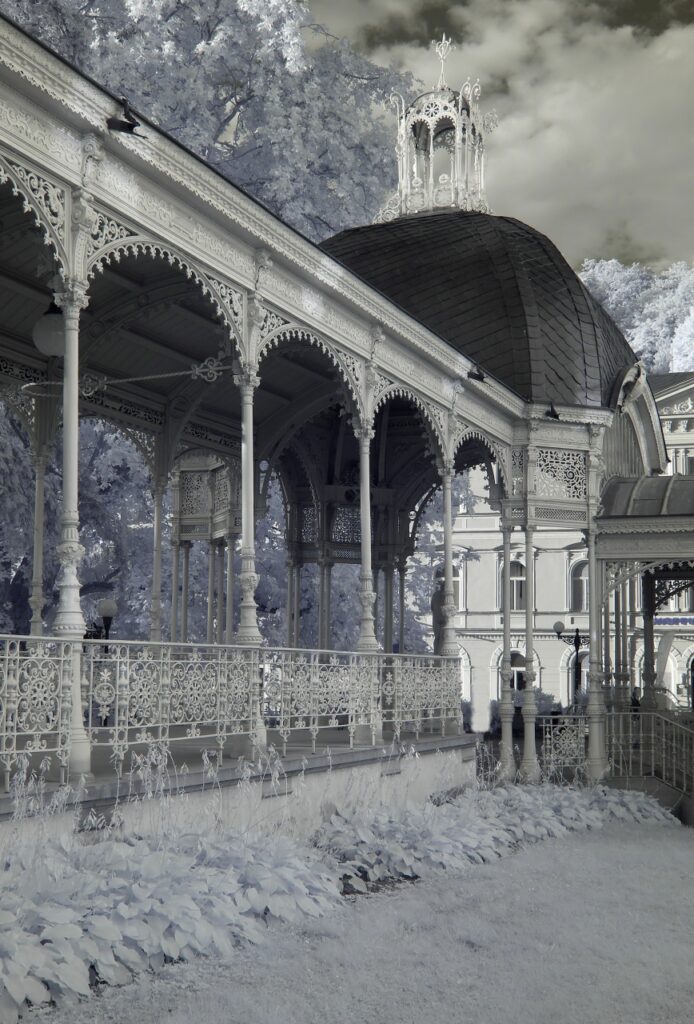 Karlovy-Vary-infrared-colonade-large
