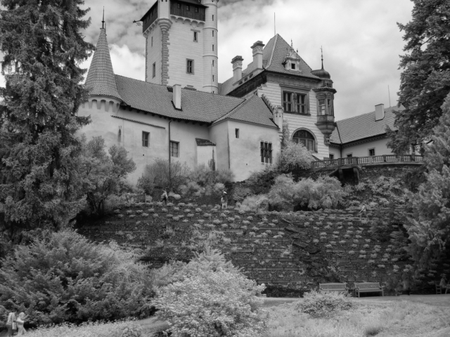 castle-prague-infrared-web