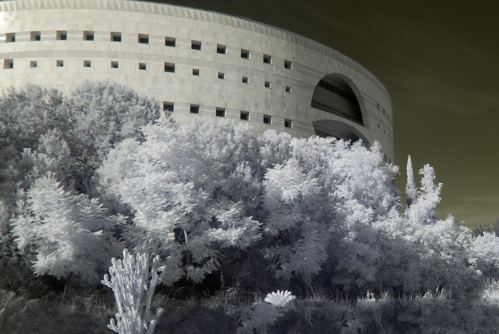 seville-infrared-round-modern-building
