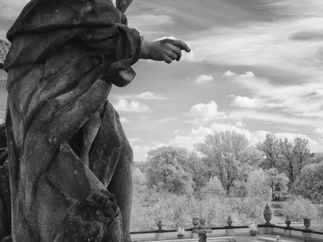 troja-mansion-castle-baroque-garden-infrared-web