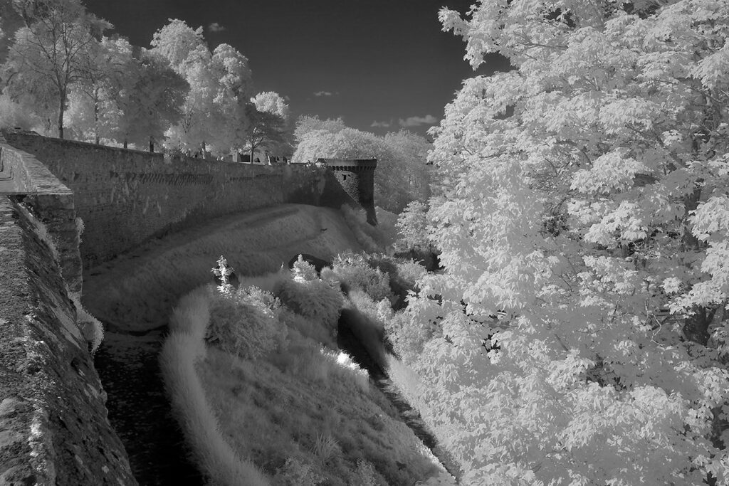 dinan-ancient-fort-wall-infrared